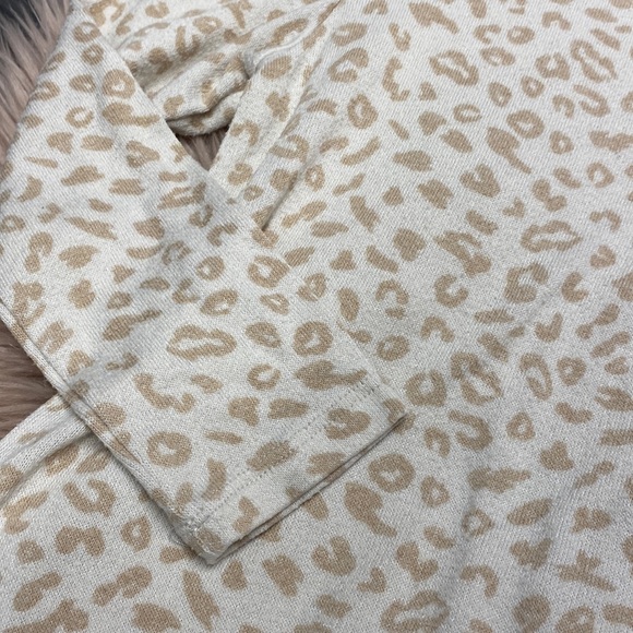 Animal Print Girls Long Sleeve - Picture 2 of 3